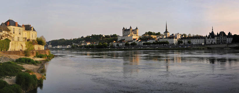 无人,家,横图,室外,白天,正面,旅游,度假,草地,草坪,河流,名胜古迹,水,植物,标志建筑,地标,建筑,法国,欧洲,阴影,波纹,遗迹,光线,影子,堡垒,城堡,房屋,屋子,河水,水流,云,云朵,涟漪,云彩,古迹,文物,娱乐,建设,古建筑,楼房,住宅,草,树,树木,蓝色,绿色,白云,倒影,蓝天,水纹,天空,阳光,自然,波浪,天,享受,休闲,旅游胜地,放松,生长,晴朗,成长,倒映,西欧,要塞,法兰西,古文明,法兰西共和国,卢瓦尔河地区,水晕,法兰西第五共和国,反照,卢瓦尔,卢瓦尔大区,卢瓦尔河大区,设防,索米尔,曼恩.卢瓦尔省,晴空,彩图,房子