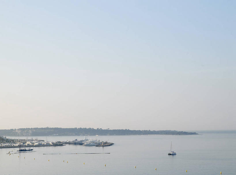 帆船,无人,横图,室外,白天,正面,旅游,度假,海浪,海洋,美景,沙滩,船,法国,欧洲,戛纳,阴影,光线,沙子,影子,海岸,景观,浪花,沙地,娱乐,蓝色,蓝天,天空,阳光,自然,海水,交通工具,天,享受,休闲,景色,放松,晴朗,西欧,法兰西,自然风光,载具,海景,滨海阿尔卑斯,万里无云,法兰西共和国,法兰西第五共和国,普罗旺斯.阿尔卑斯.蓝色海岸,普罗旺斯.阿尔卑斯.蓝色海岸大区,滨海阿尔卑斯省,坎城,康城,大海,风浪,海,海水的波动,海滩,近岸浪,涌浪,晴空,晴空万里,彩图