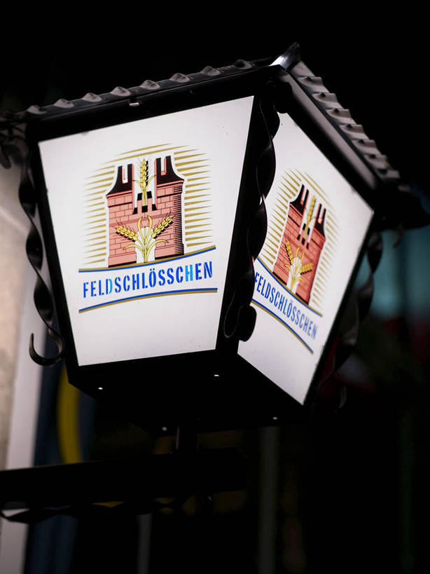 无人,竖图,彩色,室外,特写,白天,仰视,绘画,霓虹灯,瑞士,欧洲,阴影,艺术,装饰,光线,影子,墙,灯光,七彩,文化,光源,霓虹,壁画,墙壁,墙面,灯,华丽,修饰,点缀,照明设备,中欧,首府,氖灯,衬托,美观,雅致,雅观,瑞士联邦,日内瓦,画画,彩图,低角度拍摄,日内瓦州