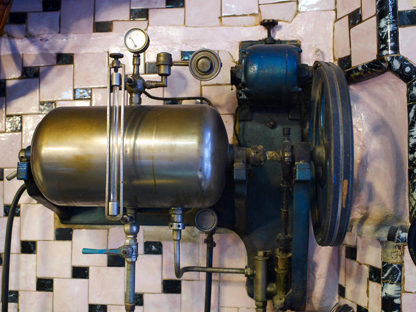 无人,横图,室内,特写,白天,正面,机器,金属制品,西班牙,欧洲,阴影,反射,金属,工具,影子,墙,墙壁,墙面,机械,南欧,西班牙王国,瓦伦西亚,巴伦西亚,瓦伦西亚自治区,彩图