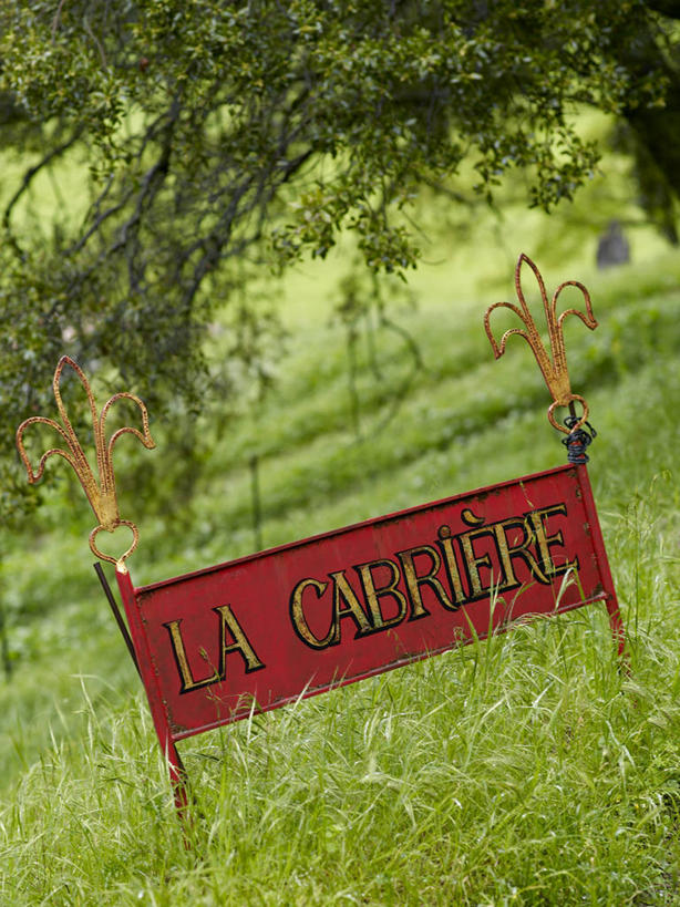 无人,竖图,室外,白天,正面,旅游,度假,草地,草坪,美景,植物,指示牌,法国,欧洲,阴影,光线,英文,标志,文字,影子,字符,字母,景观,横幅,娱乐,标识,草,树,树木,红色,绿色,阳光,自然,享受,休闲,景色,放松,生长,成长,英文字母,西欧,法兰西,自然风光,瓦尔省,法兰西共和国,法兰西第五共和国,普罗旺斯.阿尔卑斯.蓝色海岸,普罗旺斯.阿尔卑斯.蓝色海岸大区,瓦尔,圣特罗佩,彩图