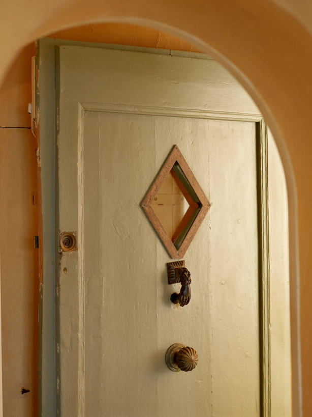 无人,竖图,室内,白天,正面,门,静物,墙,墙壁,墙面,把手,门把手,门框,门把,拉手,彩图