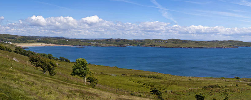 无人,横图,全景,室外,白天,正面,旅游,度假,草地,草坪,美景,沙滩,天际线,植物,爱尔兰,欧洲,阴影,光线,沙子,影子,海岸,景观,云,云朵,沙地,云彩,娱乐,草,树,树木,蓝色,绿色,白云,蓝天,天空,阳光,自然,天,享受,休闲,景色,放松,生长,晴朗,成长,西欧,自然风光,爱尔兰共和国,阿尔斯特,阿尔斯特省,阿洛斯特,多尼戈尔,多尼戈尔郡,海滩,晴空,彩图