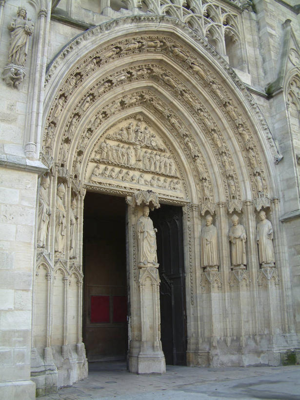 无人,教堂,竖图,室外,白天,正面,旅游,度假,名胜古迹,标志建筑,地标,建筑,雕塑,法国,欧洲,节日,遗迹,艺术,装饰,雕刻,雕像,墙,古迹,文化,文物,娱乐,建设,古建筑,墙壁,墙面,工艺品,祈祷,享受,休闲,健康,旅游胜地,放松,许愿,宗教,信仰,纪念,祈求,美术,西欧,法兰西,主题,陈列,信念,古文明,法兰西共和国,首府,波尔多,阿基坦,功能,美学,法兰西第五共和国,亚魁当,波尔多市,吉伦特省,阿基坦大区,吉伦特,平安,彩图,大教堂,礼拜堂,圣安德列大教堂