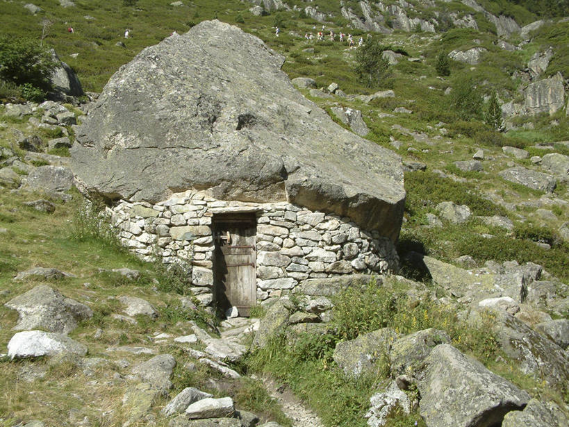 无人,家,横图,室外,白天,正面,旅游,度假,草地,草坪,石头,美景,山,山脉,植物,法国,欧洲,阴影,光线,石子,影子,房屋,屋子,景观,山峰,山峦,娱乐,住宅,草,绿色,阳光,自然,群山,享受,休闲,景色,放松,西欧,法兰西,自然风光,法兰西共和国,法兰西第五共和国,南部.比利牛斯,上比利牛斯省,南部.比利牛斯大区,石块,岩石,彩图,房子,小屋,石屋,石房