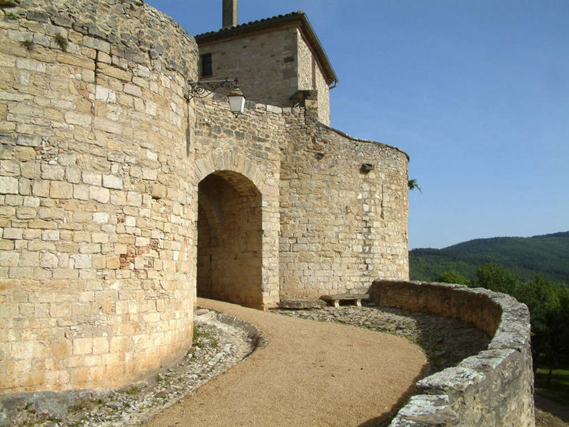 无人,家,横图,室外,白天,正面,旅游,度假,美景,植物,门,法国,欧洲,阴影,光线,影子,房屋,墙,屋子,景观,拱门,娱乐,楼房,墙壁,墙面,住宅,树,树木,蓝色,绿色,蓝天,天空,阳光,自然,门框,天,享受,休闲,景色,放松,生长,晴朗,成长,西欧,法兰西,自然风光,万里无云,法兰西共和国,法兰西第五共和国,南部.比利牛斯,南部.比利牛斯大区,塔恩.加龙省,晴空,晴空万里,彩图,房子,皮伊塞尔西,阿尔比区