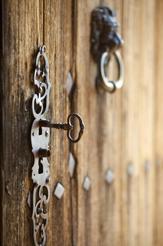 无人,竖图,室外,特写,白天,正面,旅游,度假,安全,名胜古迹,门,标志建筑,地标,建筑,静物,法国,欧洲,朦胧,模糊,遗迹,木制,堡垒,城堡,防护,钥匙,古迹,文物,娱乐,建设,古建筑,木制品,门框,享受,休闲,旅游胜地,放松,保护,开启,西欧,要塞,封闭,法兰西,保险,私密,古文明,艾克斯,法兰西共和国,保全,周全,安稳,安定,防盗,法兰西第五共和国,普罗旺斯.阿尔卑斯.蓝色海岸,普罗旺斯.阿尔卑斯.蓝色海岸大区,设防,罗讷河口省,罗讷河口,平安,彩图,普罗旺斯地区艾克斯