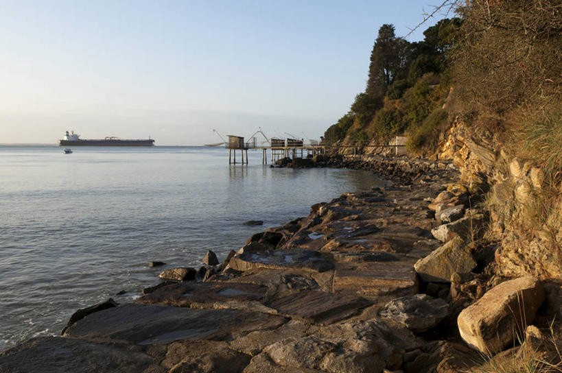 无人,横图,室外,白天,正面,旅游,度假,海浪,海洋,石头,美景,沙滩,法国,欧洲,阴影,光线,沙子,石子,影子,海岸,景观,浪花,悬崖,沙地,娱乐,蓝色,蓝天,天空,阳光,自然,海水,天,享受,休闲,景色,放松,渔网,晴朗,渔具,西欧,抓捕,法兰西,自然风光,捕捞,鱼网,海景,万里无云,法兰西共和国,拉网,捕捞工具,卢瓦尔河地区,法兰西第五共和国,绝壁,卢瓦尔,卢瓦尔大区,卢瓦尔河大区,大海,风浪,海,海水的波动,海滩,近岸浪,石块,岩石,涌浪,晴空,晴空万里,彩图,大西洋岸卢瓦尔省,大西洋卢瓦尔省