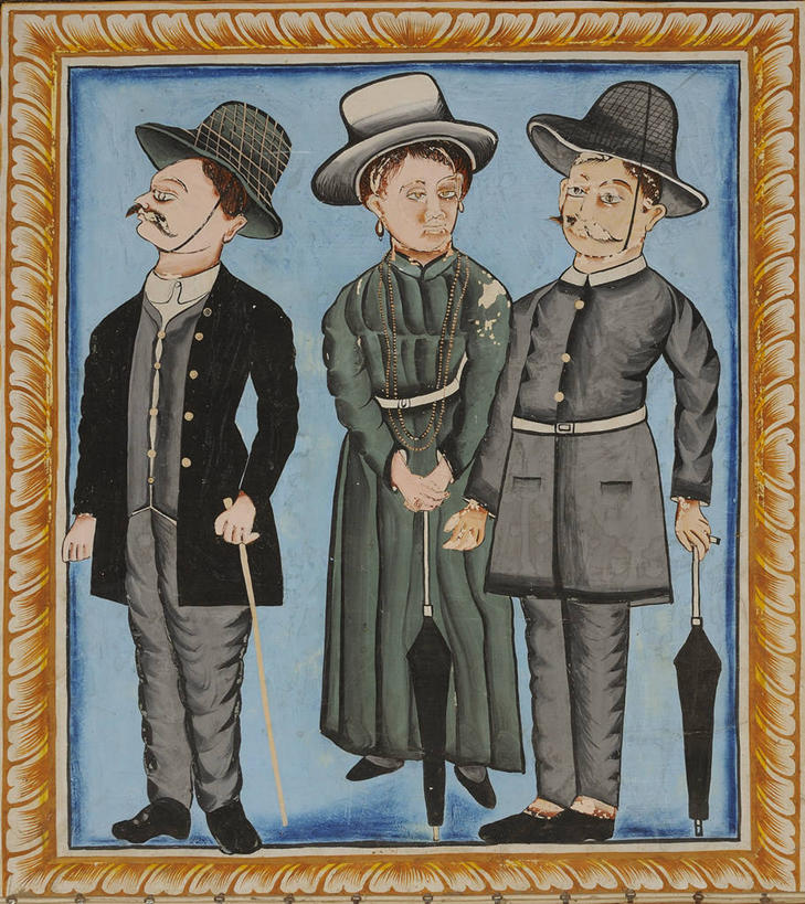 西方人,无人,三个人,站,竖图,室内,特写,白天,正面,裙子,绘画,静物,帽子,欧洲,印度,欧洲人,亚洲,一排,握,连衣裙,服装,艺术,整齐,装饰,伞,雨伞,遮阳伞,墙,拿,拿着,礼帽,文化,阳伞,壁画,墙壁,墙面,排列,衣服,站着,握着,服饰,华丽,修饰,点缀,太阳伞,衣着,穿着,队列,南亚,拉贾斯坦邦,拉贾斯坦,印度共和国,衬托,美观,雅致,雅观,衣饰,男人,男性,女人,女性,中年男性,中年女性,白种人,画画,站立,彩图,全身,曼达瓦