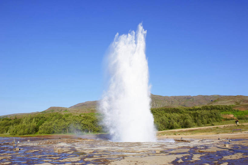 无人,横图,室外,白天,正面,旅游,度假,草地,草坪,美景,温泉,植物,雾,欧洲,冰岛,阴影,沸腾,光线,蒸汽,影子,池塘,景观,水池,水蒸气,雾气,首都,娱乐,草,树,树木,绿色,阳光,自然,享受,休闲,温暖,景色,放松,泉水,生长,温和,成长,气体,自然风光,北欧,冰岛共和国,蒸发,雷克雅未克,地热,彩图,史托克间歇泉