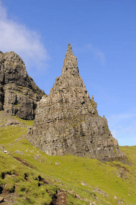 无人,竖图,俯视,室外,白天,旅游,度假,草地,草坪,石头,美景,植物,英国,欧洲,阴影,光线,石子,影子,景观,悬崖,云,云朵,云彩,娱乐,苏格兰,草,蓝色,绿色,白云,蓝天,天空,阳光,自然,天,享受,休闲,景色,放松,晴朗,西欧,自然风光,大不列颠,大不列颠及北爱尔兰联合王国,绝壁,苏格兰王国,斯凯岛,内赫布里底群岛,斯盖岛,斯嘉岛,石块,岩石,晴空,彩图,高角度拍摄,大不列颠王国,大英帝国,联合王国,日不落帝国