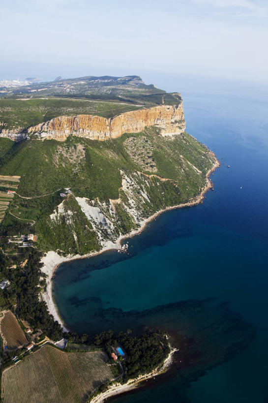 无人,竖图,俯视,室外,白天,旅游,度假,草地,草坪,海浪,海洋,美景,植物,法国,欧洲,景观,浪花,乌云,悬崖,云,阴天,云朵,云彩,娱乐,草,绿色,天空,自然,海水,天,享受,休闲,景色,放松,昏暗,阴沉,西欧,法兰西,自然风光,海景,卡西斯,法兰西共和国,法兰西第五共和国,绝壁,罗纳河口,普罗旺斯.阿尔卑斯.蓝色海岸,普罗旺斯.阿尔卑斯.蓝色海岸大区,罗讷河口省,大海,风浪,海,海水的波动,近岸浪,涌浪,彩图,高角度拍摄