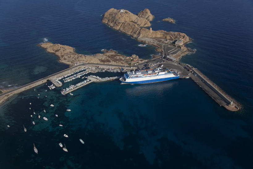 无人,码头,横图,俯视,航拍,室外,白天,旅游,度假,海浪,海洋,石头,美景,港口,船,法国,欧洲,许多,阴影,光线,石子,影子,景观,浪花,悬崖,游艇,很多,娱乐,排列,阳光,自然,海水,交通工具,享受,休闲,景色,放松,科西嘉,科西嘉岛,西欧,鸟瞰,法兰西,自然风光,载具,海景,游艇码头,法兰西共和国,法兰西第五共和国,绝壁,摆列,科西嘉大区,大海,风浪,海,海水的波动,近岸浪,石块,岩石,涌浪,彩图,高角度拍摄,摆渡口,埠头,渡口,渡头,港湾,海港,口岸,上科西嘉,布列,分列