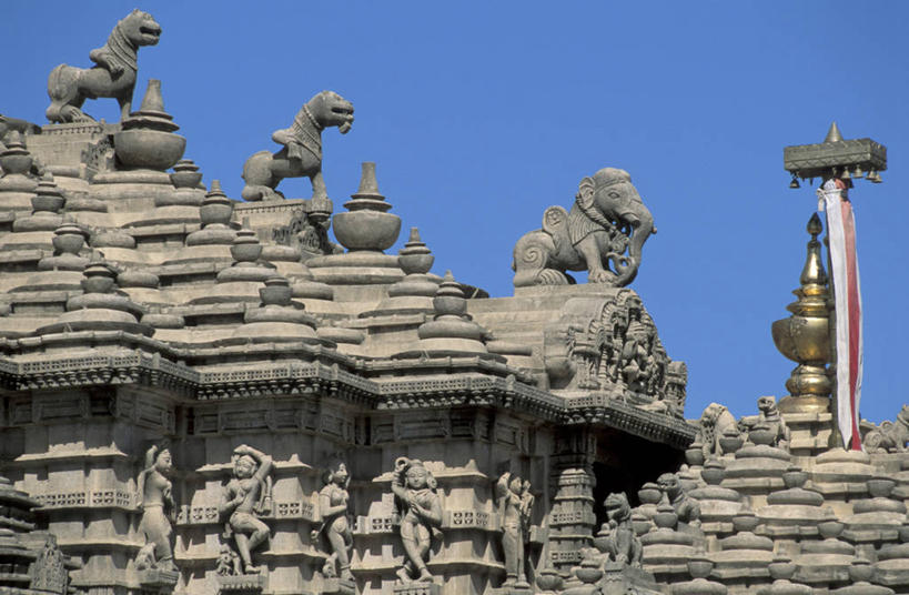 无人,寺庙,横图,室外,白天,仰视,旅游,度假,名胜古迹,标志建筑,地标,建筑,雕塑,印度,亚洲,阴影,节日,遗迹,艺术,装饰,光线,雕刻,雕像,丝绸,丝带,影子,屋顶,缎带,燃烧,顶棚,古迹,文化,文物,娱乐,建设,古建筑,绸带,蓝色,蓝天,天空,阳光,香火,工艺品,庙宇,天,祈祷,享受,休闲,健康,旅游胜地,放松,许愿,宗教,信仰,晴朗,纪念,祈求,美术,主题,南亚,陈列,古文明,万里无云,印度共和国,功能,美学,古吉拉特,古吉拉特邦,平安,晴空,晴空万里,彩图,低角度拍摄,庙,寺,帕利塔纳