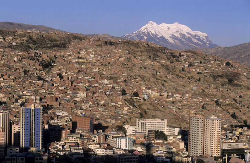 无人,家,高楼大厦,横图,室外,白天,正面,旅游,度假,美景,山,雪,雪山,植物,大雪,城市风光,城市,大厦,建筑,摩天大楼,玻利维亚,阴影,光线,影子,房屋,屋子,冰,积雪,景观,山峰,雪景,冬季,冬天,公寓,建筑群,山峦,首都,娱乐,建设,洋房,楼房,住宅,树,树木,蓝色,绿色,蓝天,天空,阳光,自然,天,享受,休闲,景色,南美,放松,寒冷,生长,晴朗,成长,冰冷,南美洲,拉丁美洲,美洲,万里无云,亚美利加洲,严寒,南亚美利加洲,冰凉,酷寒,凛冽,凛凛,极冷,玻利维亚多民族国,拉巴斯,拉巴斯省,晴空,晴空万里,彩图,房子,大楼,高层建筑,高楼,摩天楼