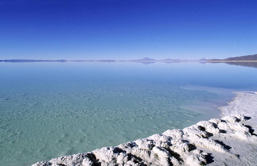 无人,横图,室外,白天,正面,旅游,度假,湖,湖泊,美景,沙漠,水,玻利维亚,阴影,光线,影子,湖面,景观,水流,水面,娱乐,蓝色,蓝天,天空,阳光,自然,湖水,天,享受,休闲,景色,南美,放松,晴朗,南美洲,拉丁美洲,自然风光,美洲,万里无云,亚美利加洲,南亚美利加洲,盐湖,玻利维亚多民族国,波托西,波托西省,乌尤尼盐湖,大漠,砂漠,晴空,晴空万里,彩图,乌尤尼盐沼,乌尤尼