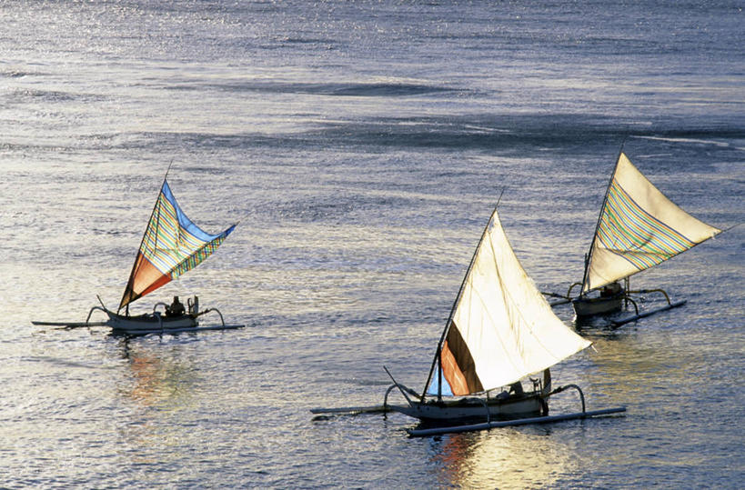 帆船,无人,横图,俯视,室外,白天,旅游,度假,海浪,海洋,美景,船,印度尼西亚,印尼,亚洲,阴影,波纹,飞溅,溅,光线,液体,影子,景观,浪花,水滴,娱乐,水珠,水纹,阳光,自然,海水,船尾波,交通工具,波浪,享受,休闲,景色,放松,东南亚,喷洒,自然风光,载具,三艘,海景,印度尼西亚共和国,小巽他群岛,爪哇,爪哇岛,努沙登加拉群岛,大海,风浪,海,海水的波动,近岸浪,涌浪,彩图,高角度拍摄