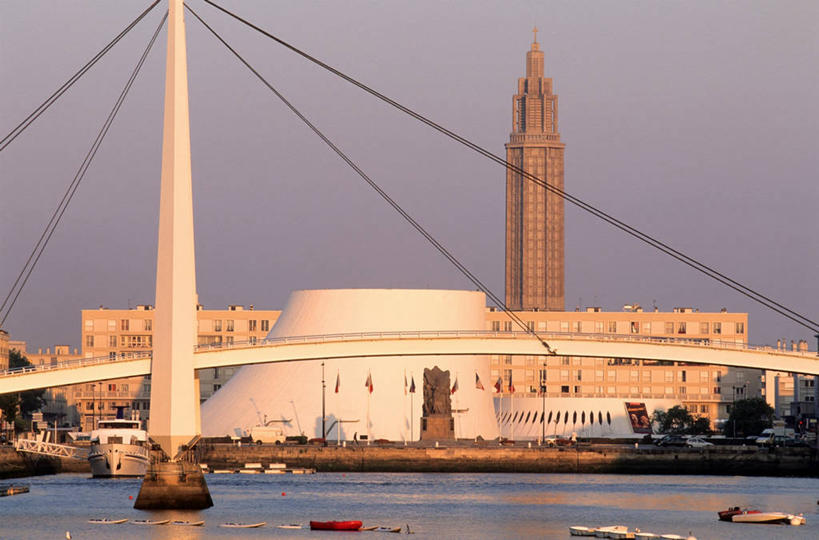 无人,家,横图,室外,白天,正面,度假,河流,美景,日落,水,城市风光,城市,大桥,轮船,桥梁,船,法国,欧洲,波纹,飞溅,溅,液体,房屋,墙,屋子,河水,景观,水滴,水流,晚霞,乌云,霞光,云,阴天,云朵,落日,斜拉桥,塔,桥,云彩,娱乐,楼房,墙壁,墙面,住宅,水珠,灰色,水纹,天空,黄昏,船尾波,交通工具,波浪,天,享受,休闲,景色,彩霞,放松,昏暗,阴沉,西欧,喷洒,法兰西,载具,三艘,法兰西共和国,法兰西第五共和国,夕照,薄暮,斜张桥,上诺曼底,上诺曼底大区,滨海塞纳省,勒阿弗尔,夕阳,彩图,傍晚,房子,斜阳