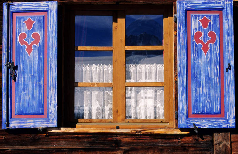 无人,家,横图,室外,白天,正面,度假,美景,窗户,城市风光,城市,法国,欧洲,阴影,光线,影子,房屋,墙,屋子,景观,褐色,娱乐,楼房,玻璃窗,墙壁,墙面,住宅,阳光,享受,休闲,景色,放松,西欧,法兰西,法兰西共和国,法兰西第五共和国,萨瓦省,彩图,房子,罗讷.阿尔卑斯,罗讷.阿尔卑斯大区