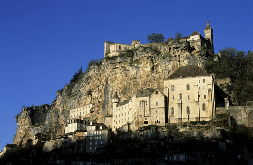 无人,家,教堂,横图,室外,白天,仰视,旅游,度假,名胜古迹,植物,标志建筑,地标,建筑,法国,欧洲,节日,遗迹,房屋,墙,屋顶,屋子,顶棚,古迹,文化,文物,娱乐,建设,古建筑,楼房,墙壁,墙面,住宅,树,树木,蓝色,绿色,白色,黑色,蓝天,天空,自然,天,祈祷,享受,休闲,健康,旅游胜地,放松,许愿,宗教,信仰,生长,晴朗,成长,纪念,祈求,西欧,法兰西,信念,古文明,万里无云,法兰西共和国,法兰西第五共和国,南部.比利牛斯,洛特省,南部.比利牛斯大区,平安,晴空,晴空万里,彩图,低角度拍摄,房子,大教堂,礼拜堂,格拉马,古尔东区,罗卡马杜