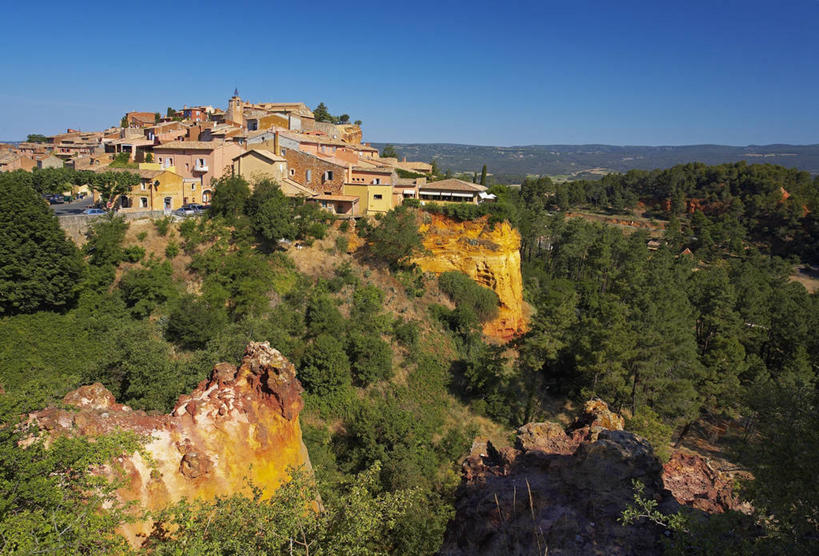 无人,家,横图,俯视,航拍,室外,白天,旅游,度假,草地,草坪,美景,树林,植物,法国,欧洲,阴影,光线,影子,房屋,屋子,景观,娱乐,楼房,住宅,草,树,树木,蓝色,绿色,蓝天,天空,阳光,自然,天,享受,休闲,景色,放松,生长,晴朗,成长,西欧,沃克吕兹省,鸟瞰,法兰西,自然风光,万里无云,法兰西共和国,法兰西第五共和国,普罗旺斯.阿尔卑斯.蓝色海岸,普罗旺斯.阿尔卑斯.蓝色海岸大区,晴空,晴空万里,彩图,高角度拍摄,房子,吕贝隆山区