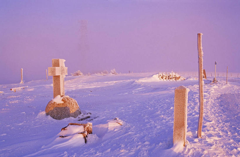 无人,横图,室外,白天,正面,旅游,度假,美景,雪,大雪,法国,欧洲,阴影,反射,十字架,影子,柱子,积雪,景观,雪景,冬季,冬天,娱乐,自然,享受,休闲,景色,放松,寒冷,西欧,法兰西,自然风光,法兰西共和国,法兰西第五共和国,严寒,塞文山脉,彩图