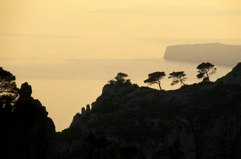 无人,横图,室外,白天,正面,旅游,度假,草地,草坪,美景,日落,山,山脉,植物,法国,欧洲,景观,山峰,晚霞,霞光,落日,山峦,背光,娱乐,草,树,树木,绿色,自然,黄昏,群山,享受,休闲,景色,彩霞,放松,生长,成长,西欧,法兰西,自然风光,逆光,卡西斯,法兰西共和国,法兰西第五共和国,夕照,薄暮,罗纳河口,普罗旺斯.阿尔卑斯.蓝色海岸,普罗旺斯.阿尔卑斯.蓝色海岸大区,罗讷河口省,夕阳,彩图,傍晚,斜阳