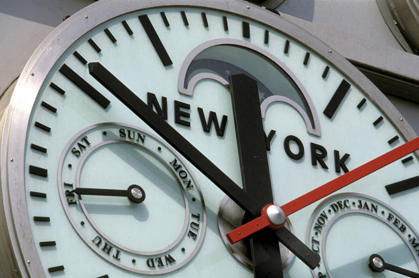 无人,横图,室外,特写,白天,仰视,纽约,美国,一排,许多,阴影,整齐,时间,光线,英文,标志,时钟,文字,影子,字符,字母,曼哈顿,很多,计时,标识,排列,一个,绿色,阳光,钟表,表,单个,英文字母,北美,北美洲,队列,美洲,中央公园,纽约中央公园,百老汇,纽约市,纽约州,帝国之州,帝国州,百老汇大道,百老汇街,北亚美利加洲,亚美利加洲,钟,彩图,低角度拍摄,59街,第五十九街,第八大道,哥伦布圆环,美利坚合众国,曼哈顿区,纽约县,曼哈顿岛,时代华纳中心