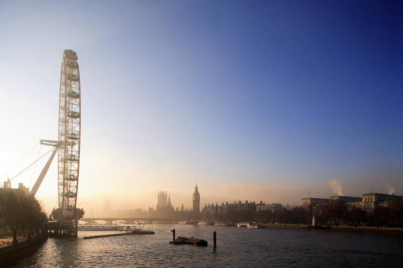 无人,家,横图,室外,白天,正面,旅游,度假,河流,日落,水,植物,标志建筑,地标,建筑,轮船,船,英国,欧洲,伦敦,一艘,波纹,飞溅,溅,液体,房屋,屋子,河水,水滴,水流,晚霞,霞光,落日,摩天轮,首都,背光,娱乐,建设,楼房,伦敦眼,泰晤士河,住宅,水珠,树,树木,绿色,水纹,自然,黄昏,船尾波,交通工具,波浪,享受,休闲,旅游胜地,彩霞,放松,生长,成长,西欧,喷洒,载具,大不列颠,逆光,大不列颠及北爱尔兰联合王国,雾都,夕照,薄暮,千禧之轮,夕阳,彩图,傍晚,房子,兰贝斯区,大不列颠王国,大英帝国,联合王国,日不落帝国,斜阳