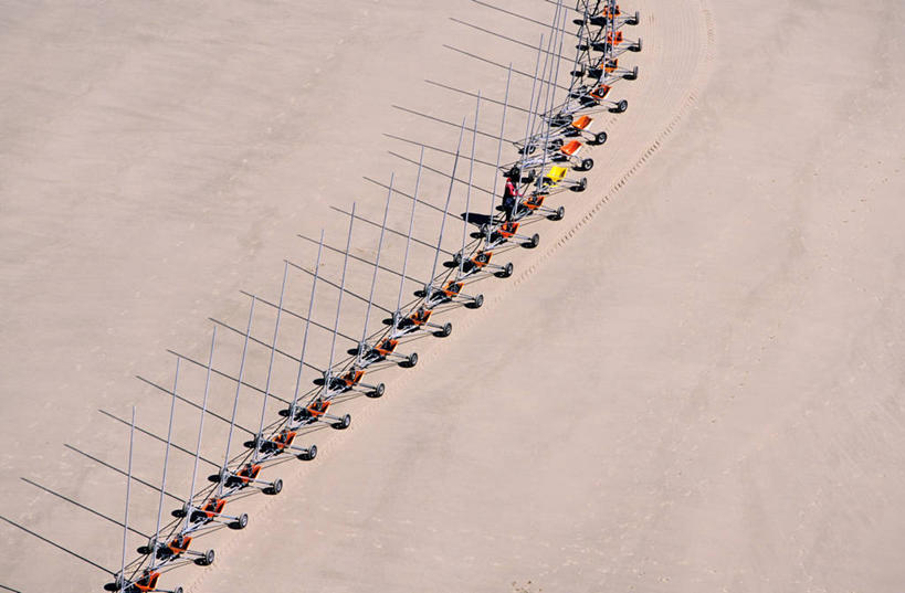 无人,横图,俯视,航拍,室外,白天,旅游,度假,美景,沙滩,船,法国,欧洲,一排,许多,阴影,整齐,光线,沙子,影子,海岸,景观,木船,沙地,很多,娱乐,排列,阳光,自然,交通工具,享受,休闲,景色,放松,舟,西欧,鸟瞰,队列,法兰西,自然风光,载具,法兰西共和国,法兰西第五共和国,加来海峡省,海滩,彩图,高角度拍摄,蒙特勒伊区,贝尔克