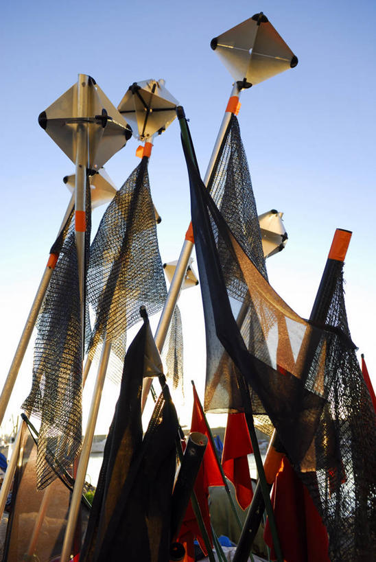 无人,竖图,室外,白天,仰视,度假,美景,城市风光,城市,旗帜,法国,欧洲,许多,阴影,光线,影子,景观,很多,娱乐,旗子,排列,蓝色,蓝天,天空,阳光,天,享受,休闲,景色,放松,渔网,晴朗,渔具,西欧,抓捕,法兰西,捕捞,鱼网,万里无云,法兰西共和国,拉网,捕捞工具,法兰西第五共和国,旌旗,旗号,摆列,埃罗,朗格多克.鲁西永,埃罗省,朗格多克.鲁西永大区,晴空,晴空万里,彩图,低角度拍摄,塞特港,布列,分列