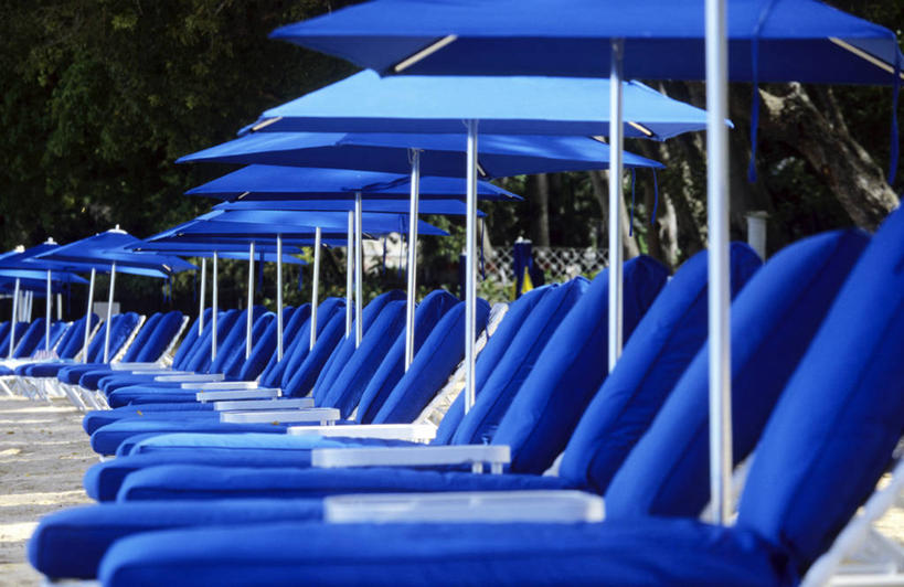 无人,横图,室外,白天,正面,旅游,度假,美景,沙滩,植物,椅子,巴巴多斯,一排,许多,阴影,朦胧,模糊,整齐,光线,伞,沙子,影子,雨伞,遮阳伞,躺椅,海岸,景观,沙地,很多,娱乐,阳伞,树,树木,排列,蓝色,绿色,阳光,自然,享受,休闲,景色,放松,生长,成长,沙滩椅,北美,太阳伞,北美洲,队列,自然风光,美洲,北亚美利加洲,亚美利加洲,巴巴多斯共和国,圣詹姆斯区,海滩,彩图