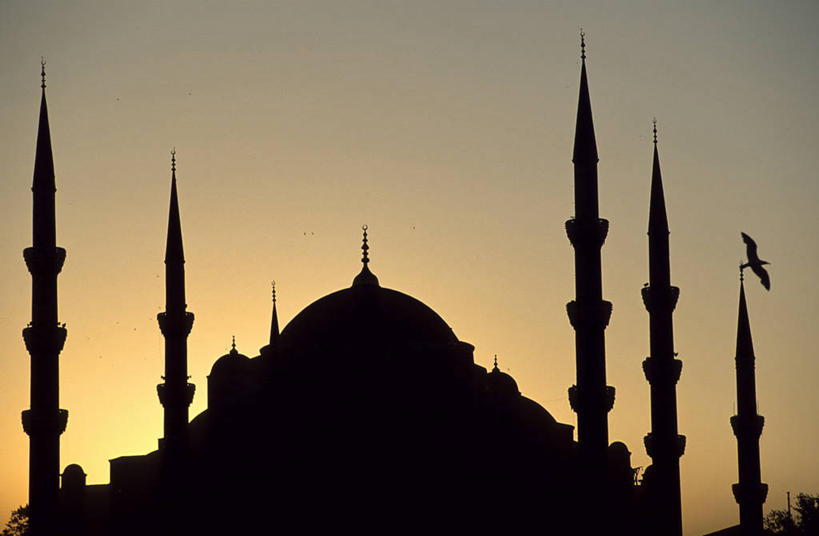 无人,横图,室外,白天,正面,旅游,度假,名胜古迹,日落,标志建筑,地标,建筑,土耳其,亚洲,节日,遗迹,屋顶,晚霞,霞光,落日,塔,首都,背光,顶棚,古迹,文化,文物,娱乐,建设,古建筑,黄昏,祈祷,享受,休闲,健康,旅游胜地,彩霞,放松,许愿,宗教,信仰,纪念,祈求,伊斯兰教,清真寺,西亚,逆光,古文明,伊斯坦布尔,蓝色清真寺,素檀何密清真寺,苏丹艾哈迈德清真寺,夕照,薄暮,平安,夕阳,彩图,傍晚,土耳其共和国,斜阳