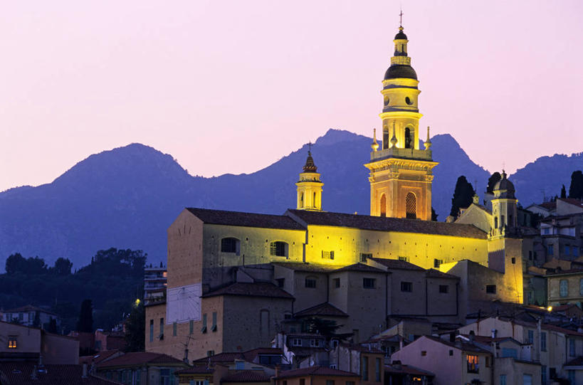 无人,家,横图,室外,白天,正面,旅游,度假,名胜古迹,日落,山,山脉,标志建筑,地标,建筑,法国,欧洲,遗迹,时间,时钟,房屋,墙,屋顶,屋子,山峰,晚霞,霞光,落日,钟楼,山峦,计时,顶棚,古迹,文物,娱乐,建设,古建筑,楼房,墙壁,墙面,住宅,黄昏,钟表,群山,享受,休闲,表,旅游胜地,彩霞,放松,西欧,法兰西,古文明,滨海阿尔卑斯,法兰西共和国,法兰西第五共和国,塔钟,夕照,薄暮,普罗旺斯.阿尔卑斯.蓝色海岸,普罗旺斯.阿尔卑斯.蓝色海岸大区,滨海阿尔卑斯省,钟,夕阳,彩图,傍晚,房子,芒通,斜阳