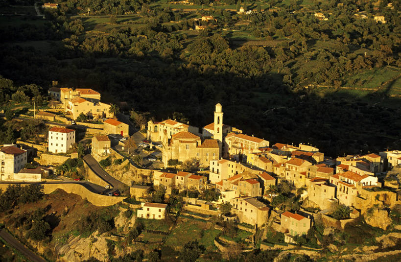 无人,家,横图,俯视,航拍,室外,白天,旅游,度假,美景,森林,树林,植物,法国,欧洲,阴影,光线,影子,房屋,屋子,景观,公寓,娱乐,洋房,楼房,住宅,树,树木,绿色,阳光,自然,享受,休闲,景色,放松,生长,成长,科西嘉,科西嘉岛,西欧,鸟瞰,法兰西,自然风光,法兰西共和国,法兰西第五共和国,科西嘉大区,彩图,高角度拍摄,房子,上科西嘉