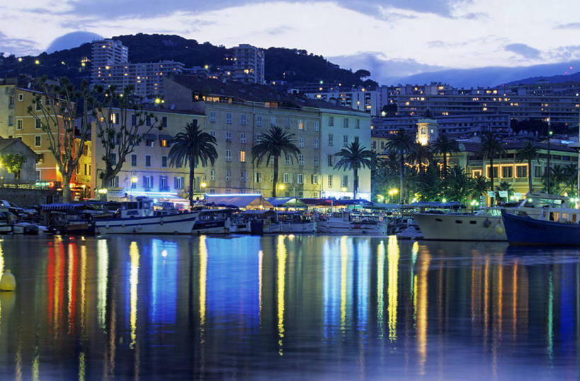 无人,家,横图,室外,白天,正面,度假,海浪,海洋,美景,日落,植物,城市风光,城市,路灯,轮船,船,照明,法国,欧洲,阴影,光线,影子,房屋,屋子,景观,浪花,晚霞,霞光,落日,公寓,灯光,娱乐,洋房,楼房,住宅,灯,树,树木,绿色,倒影,自然,海水,黄昏,交通工具,享受,休闲,景色,彩霞,放松,生长,成长,照亮,倒映,照明设备,科西嘉,科西嘉岛,西欧,法兰西,载具,海景,法兰西共和国,首府,法兰西第五共和国,夕照,反照,薄暮,南科西嘉,阿雅克肖,阿雅克修,南科西嘉省,科西嘉大区,大海,风浪,海,海水的波动,近岸浪,涌浪,夕阳,彩图,傍晚,房子,斜阳