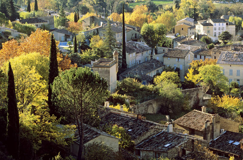 无人,家,横图,俯视,航拍,室外,白天,旅游,度假,美景,树林,植物,建筑,法国,欧洲,阴影,光线,瓦片,影子,房屋,屋顶,屋子,景观,顶棚,瓦,娱乐,楼房,住宅,树,树木,绿色,阳光,自然,享受,休闲,景色,放松,建造,生长,成长,西欧,鸟瞰,法兰西,自然风光,瓦尔省,屋瓦,法兰西共和国,法兰西第五共和国,普罗旺斯.阿尔卑斯.蓝色海岸,普罗旺斯.阿尔卑斯.蓝色海岸大区,瓦尔,彩图,高角度拍摄,房子,布里尼奥勒区,科蒂尼亚