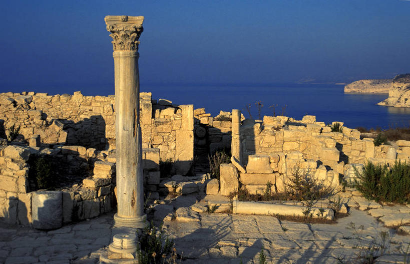 无人,横图,室外,白天,正面,旅游,度假,海浪,海洋,石头,名胜古迹,植物,标志建筑,地标,建筑,塞浦路斯,亚洲,阴影,遗迹,光线,石子,影子,柱子,浪花,古迹,文物,娱乐,建设,古建筑,废墟,树,树木,蓝色,绿色,蓝天,天空,阳光,自然,海水,天,享受,休闲,旅游胜地,放松,生长,晴朗,成长,西亚,海景,古文明,万里无云,塞浦路斯共和国,利马索尔,大海,风浪,海,海水的波动,近岸浪,石块,岩石,涌浪,晴空,晴空万里,彩图