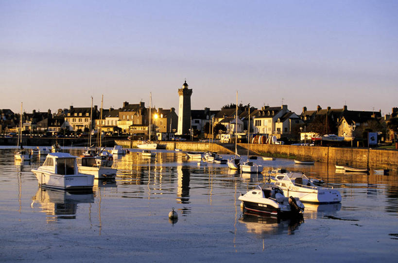 无人,家,横图,室外,白天,正面,旅游,度假,海浪,海洋,美景,植物,城市风光,城市,道路,建筑,法国,欧洲,中国,亚洲,信息,房屋,屋子,景观,浪花,公寓,灯塔,交通,方向,娱乐,建设,洋房,浙江,楼房,住宅,树,树木,古镇,浙江省,蓝色,绿色,蓝天,天空,自然,海水,天,享受,休闲,景色,放松,生长,成长,引导,指引,布列塔尼,西欧,法兰西,海景,东亚,西塘,法兰西共和国,中华人民共和国,华东地区,浙,法兰西第五共和国,嘉兴,嘉兴市,航标,菲尼斯泰尔省,布列塔尼地区,非尼斯泰尔省,西塘古镇,西塘镇,大海,风浪,海,海水的波动,近岸浪,涌浪,彩图,房子,罗斯科夫,导航