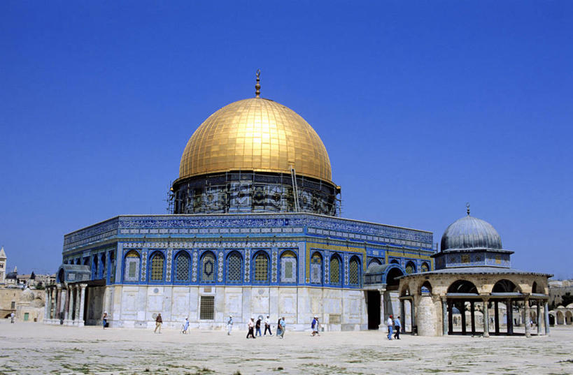 无人,横图,室外,白天,仰视,旅游,度假,名胜古迹,门,标志建筑,地标,建筑,巴勒斯坦,亚洲,阴影,节日,遗迹,光线,影子,墙,拱门,首都,古迹,文化,文物,娱乐,建设,古建筑,墙壁,墙面,黄色,蓝色,蓝天,天空,阳光,门框,天,祈祷,享受,休闲,健康,旅游胜地,放松,许愿,宗教,信仰,晴朗,纪念,祈求,伊斯兰教,清真寺,西亚,古文明,万里无云,巴勒斯坦国,耶路撒冷,岩石清真寺,圆顶清真寺,平安,晴空,晴空万里,彩图,低角度拍摄