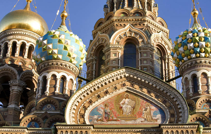 无人,教堂,横图,室外,白天,仰视,旅游,度假,绘画,名胜古迹,窗户,标志建筑,地标,建筑,欧洲,俄罗斯,亚洲,阴影,节日,遗迹,艺术,装饰,光线,影子,墙,古迹,文化,文物,娱乐,建设,古建筑,玻璃窗,壁画,墙壁,墙面,蓝色,蓝天,天空,阳光,天,祈祷,享受,休闲,健康,旅游胜地,放松,许愿,宗教,信仰,晴朗,纪念,华丽,修饰,祈求,点缀,基督教,天主教,信念,古文明,万里无云,首府,圣彼得堡,衬托,美观,雅致,雅观,俄联邦,俄罗斯联邦,彼得格勒,列宁格勒,列宁格勒州,圣彼得堡市,滴血大教堂,滴血教堂,喋血大教堂,喋血教堂,复活大教堂,复活教堂,基督喋血大教堂,基督喋血教堂,基督复活教堂,圣彼得堡滴血大教堂,圣彼得堡滴血教堂,圣彼得堡喋血大教堂,圣彼得堡喋血教堂,平安,晴空,晴空万里,画画,彩图,低角度拍摄,大教堂,礼拜堂