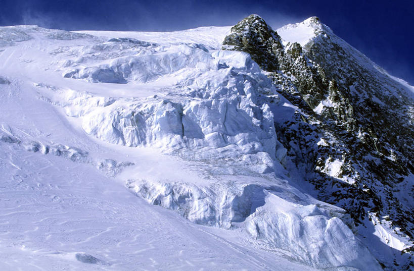 无人,横图,室外,白天,正面,旅游,度假,石头,美景,山,雪,雪山,大雪,法国,欧洲,阴影,光线,石子,影子,冰,积雪,景观,山峰,雪景,冬季,冬天,山峦,娱乐,蓝色,蓝天,天空,阳光,自然,天,享受,休闲,景色,放松,寒冷,晴朗,冰冷,西欧,法兰西,自然风光,万里无云,法兰西共和国,法兰西第五共和国,严寒,冰凉,酷寒,凛冽,凛凛,极冷,普罗旺斯.阿尔卑斯.蓝色海岸,普罗旺斯.阿尔卑斯.蓝色海岸大区,罗讷河口省,罗讷河口,石块,岩石,晴空,晴空万里,彩图,马赛区,拉西奥塔