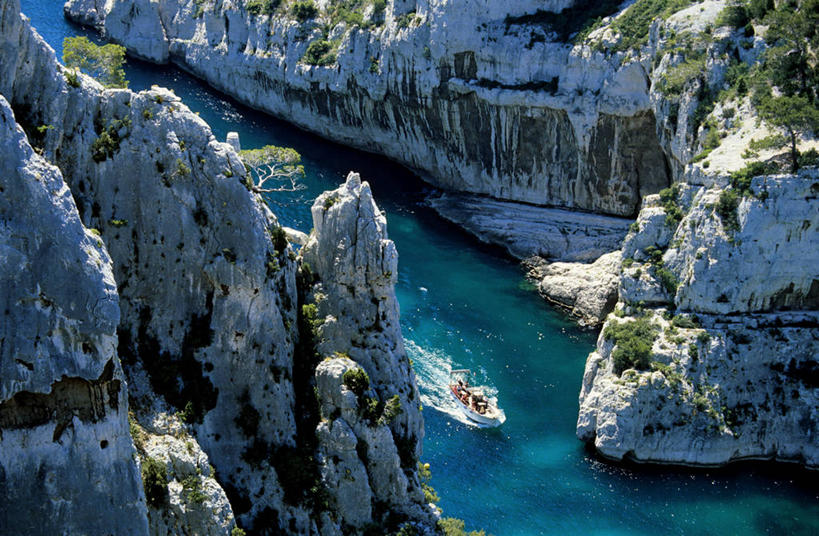 无人,横图,俯视,室外,白天,旅游,度假,草地,海浪,海洋,石头,美景,植物,船,法国,欧洲,一艘,阴影,波纹,飞溅,溅,光线,石子,液体,影子,景观,浪花,水滴,悬崖,游艇,娱乐,水珠,草,绿色,水纹,阳光,自然,海水,船尾波,交通工具,波浪,享受,休闲,景色,放松,西欧,喷洒,法兰西,自然风光,载具,海景,卡西斯,法兰西共和国,法兰西第五共和国,绝壁,罗纳河口,普罗旺斯.阿尔卑斯.蓝色海岸,普罗旺斯.阿尔卑斯.蓝色海岸大区,罗讷河口省,大海,风浪,海,海水的波动,近岸浪,石块,岩石,涌浪,彩图,高角度拍摄