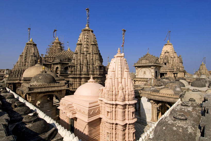 无人,寺庙,横图,室外,白天,正面,旅游,度假,名胜古迹,标志建筑,地标,建筑,印度,亚洲,阴影,节日,遗迹,光线,影子,墙,屋顶,燃烧,顶棚,古迹,文化,文物,娱乐,建设,古建筑,墙壁,墙面,蓝色,蓝天,天空,阳光,香火,庙宇,天,祈祷,享受,休闲,健康,旅游胜地,放松,许愿,宗教,信仰,晴朗,纪念,祈求,南亚,古文明,万里无云,印度共和国,古吉拉特,古吉拉特邦,平安,晴空,晴空万里,彩图,庙,寺,巴夫那加尔