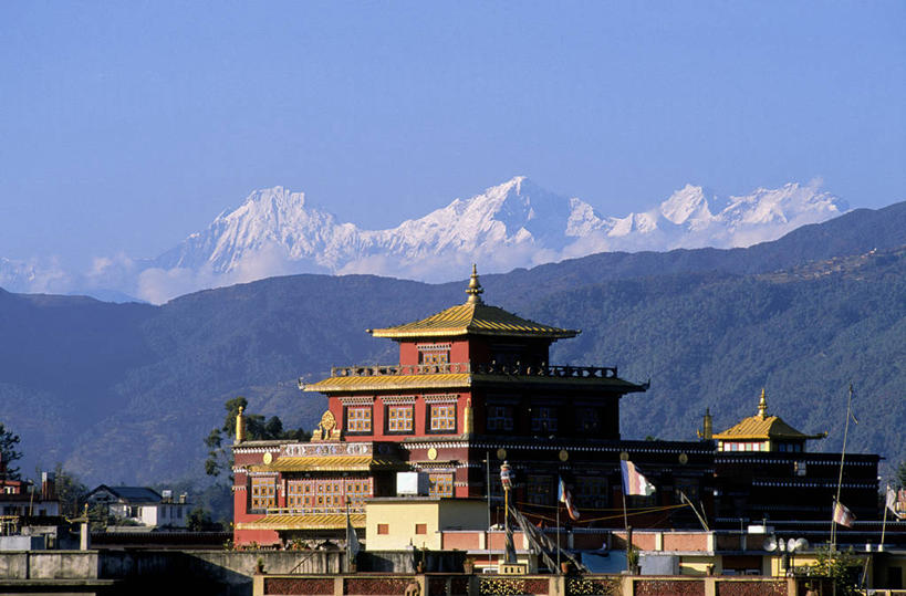 无人,寺庙,横图,室外,白天,正面,旅游,度假,名胜古迹,山,雪,雪山,大雪,标志建筑,地标,建筑,尼泊尔,亚洲,阴影,节日,遗迹,光线,影子,冰,积雪,山峰,雪景,冬季,冬天,山峦,首都,燃烧,古迹,文化,文物,娱乐,建设,古建筑,蓝色,蓝天,天空,阳光,香火,庙宇,天,祈祷,享受,休闲,健康,旅游胜地,放松,寒冷,许愿,宗教,信仰,晴朗,纪念,祈求,冰冷,南亚,古文明,加德满都,博达塔,万里无云,尼泊尔王国,加都,严寒,冰凉,酷寒,凛冽,凛凛,极冷,德满都,博大哈佛塔,浮图纳特塔,平安,晴空,晴空万里,彩图,庙,寺