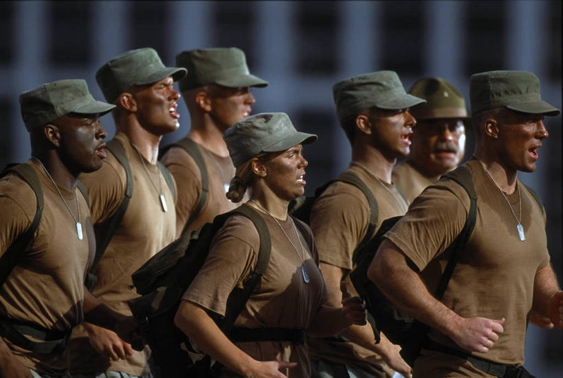 西方人,同事,跑,横图,室外,白天,侧面,制服,锻炼,成功,运动,合作,团队,集体,信心,帽子,欧洲,欧洲人,阴影,服装,光线,包,影子,许多人,训练,旅行包,注视,休闲装,运动帽,队伍,衣服,阳光,背包,观察,看,一群人,休闲,休闲服,鸭舌帽,服饰,汗水,观看,军人,炎热,察看,领导,军装,练习,成就,关注,军服,合伙,领袖,旅游包,燥热,体育,男人,男性,中年男性,白种人,跑步,半身,彩图,健身,双肩包