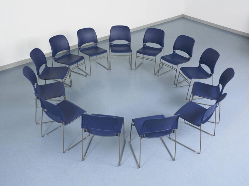 无人,竖图,俯视,室内,白天,椅子,阴影,形状,光线,圆形,影子,塑料,蓝色,塑料制品,形态,外形,彩图,高角度拍摄