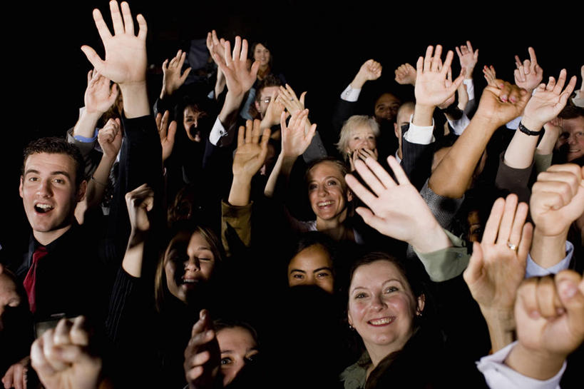 西方人,伙伴,朋友,商务人士,商务男性,商务女性,站,举,横图,俯视,室内,白天,衬衫,友谊,合作,团队,照明,欧洲,欧洲人,一排,握,阴影,套装,整齐,并列,并排,光线,影子,灯光,许多人,拿,拿着,注视,灯,排列,灯具,观察,看,托,站着,一群人,战略,握着,观看,聚光灯,照亮,察看,照明设备,队列,关注,商务装,政治,平行,工薪阶层,竞选,联合,合谋,记者会,记者招待会,配合,协作,男人,男性,女人,女性,中年男性,中年女性,白种人,白领,上班族,举起,举手,举着,向上举,向上伸,向上托,站立,半身,彩图,高角度拍摄,衬衣