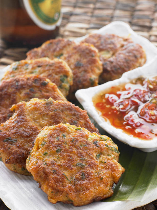 无人,横图,俯视,室内,特写,白天,餐桌,桌子,餐具,叶子,一排,许多,阴影,整齐,光线,碟子,盘,影子,调料,酱料,酱汁,肉,鱼肉,佐料,绿叶,调味品,很多,调味料,酱,肉类,排列,盘子,碟,嫩叶,餐台,队列,肉食,鱼饼,叶,叶片,彩图,高角度拍摄