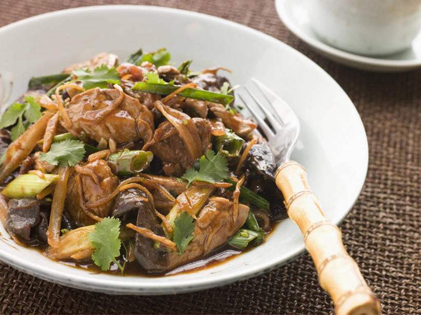 无人,横图,俯视,室内,特写,白天,餐桌,桌子,蔬菜,餐具,叶子,阴影,新鲜,光线,叉子,碟子,盘,影子,菌菇,调味,肉,香料,佐料,食品,绿叶,菌类,猪肉,木耳,肉类,食物,一个,盘子,碟,嫩叶,食用菌,有机食品,绿色食品,单个,餐台,黑木耳,配料,肉食,餐叉,豚肉,作料,光木耳,叶,叶片,进餐用具,彩图,高角度拍摄